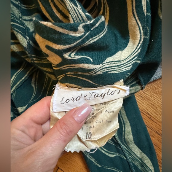 70s Vintage Diane Von Furstenberg Green and Cream Paint Swirl Dress - Picture 4 of 10